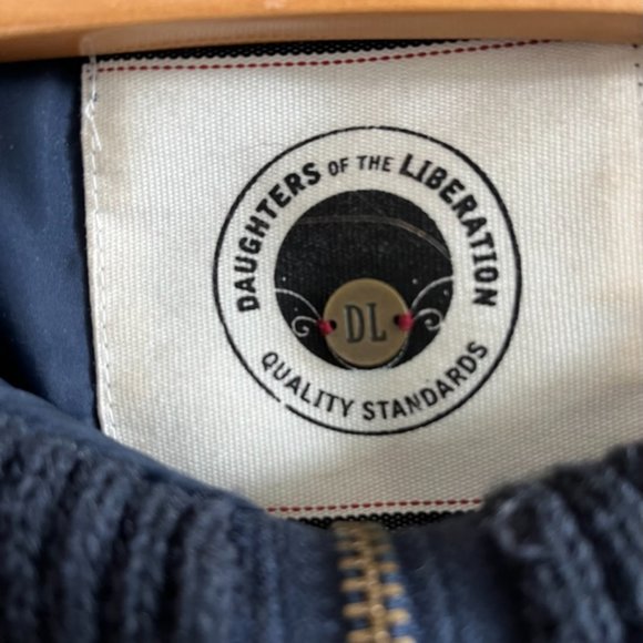 Women's Jacket - Picture 4 of 6